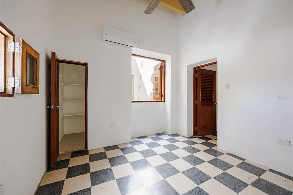 364 CALLE SOL #2B Old San Juan, PR 00901