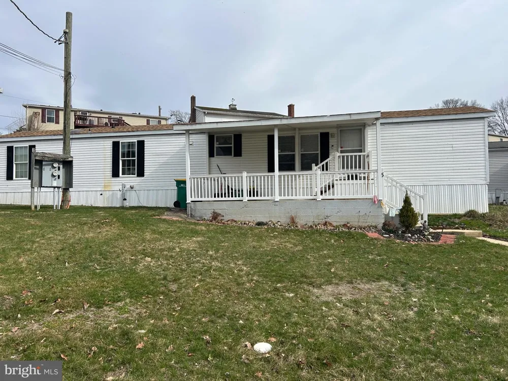 5 SUNRISE DRIVE Hershey, PA 17033