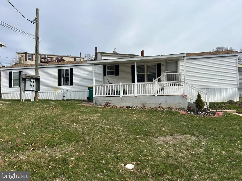 5 SUNRISE DRIVE Hershey, PA 17033