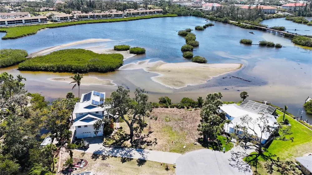 808 SUNCREST DRIVE Nokomis, FL 34275