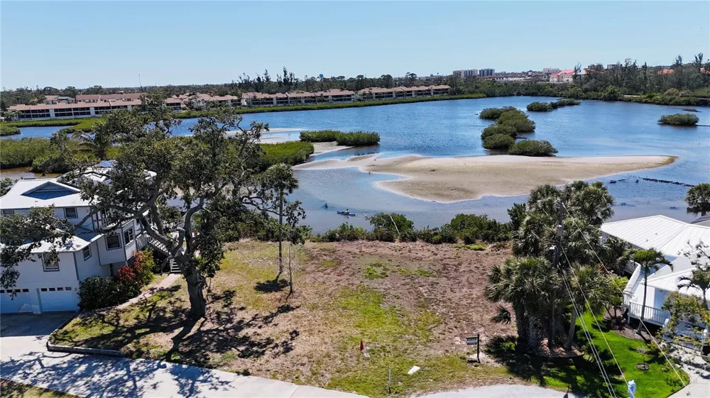 808 SUNCREST DRIVE Nokomis, FL 34275