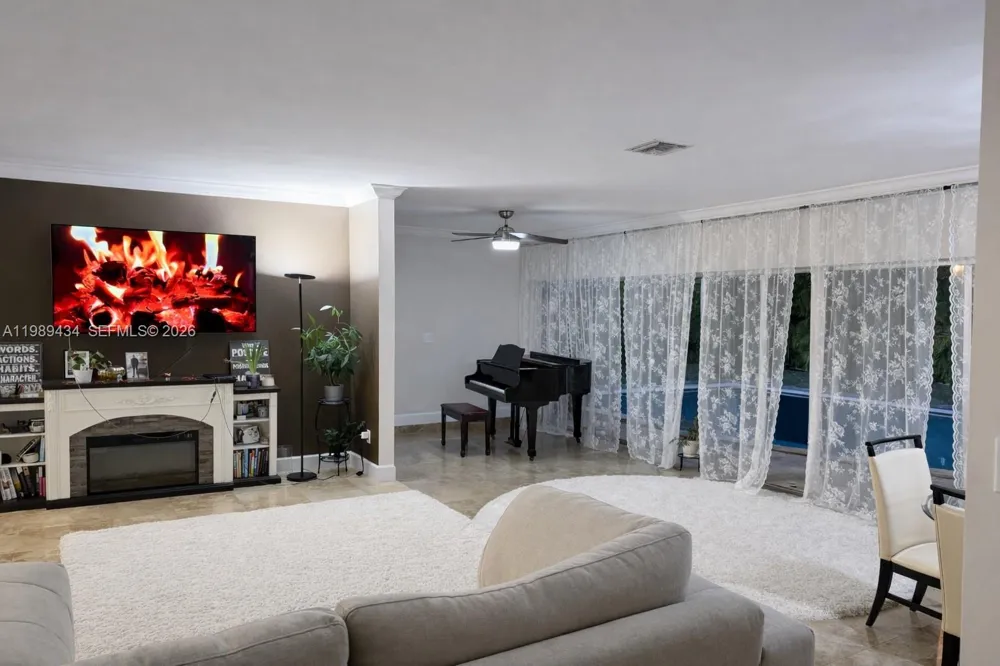 13451 SW 74th Ave #. Pinecrest, FL 33156