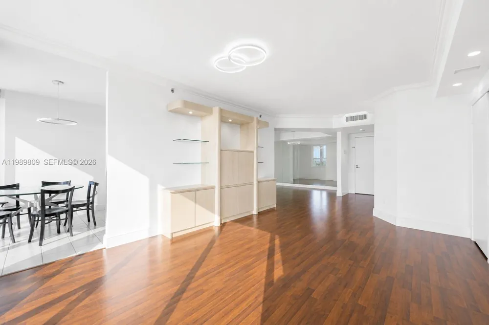 3598 Yacht Club Dr #1204 Aventura, FL 33180