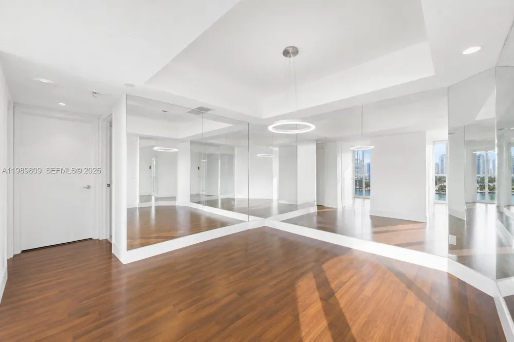 3598 Yacht Club Dr #1204 Aventura, FL 33180