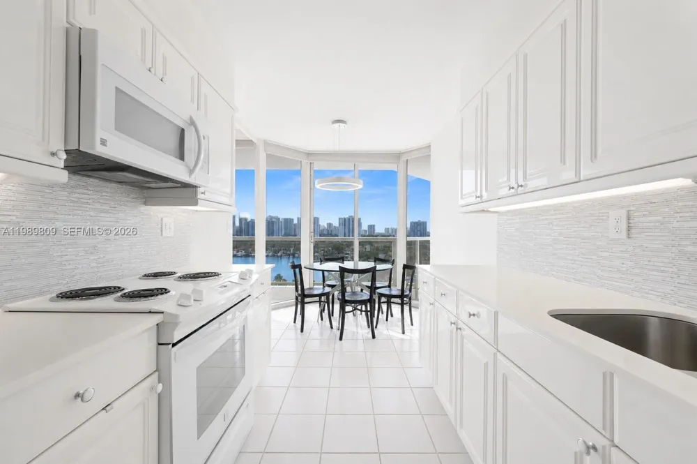 3598 Yacht Club Dr #1204 Aventura, FL 33180