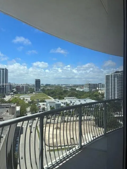 1750 Bayshore Dr #1714 Miami, FL 33132