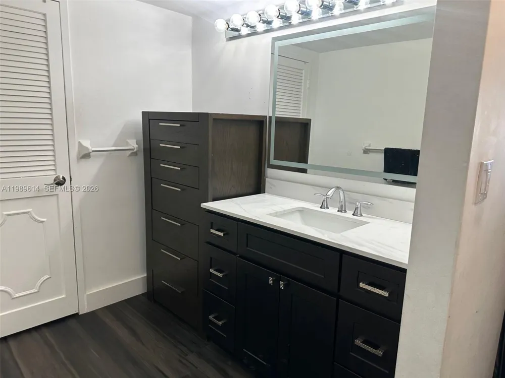 9341 E Bay Harbor Dr #6C Bay Harbor Islands, FL 33154