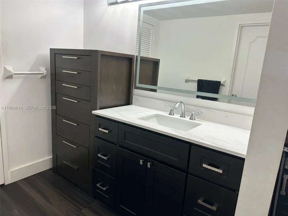 9341 E Bay Harbor Dr #6C Bay Harbor Islands, FL 33154