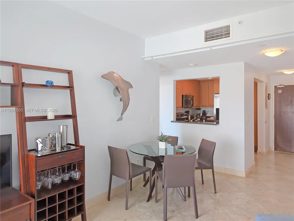 225 Collins Ave #4J Miami Beach, FL 33139