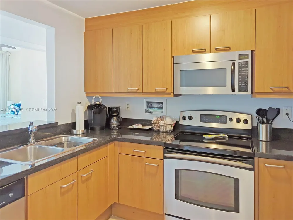 225 Collins Ave #4J Miami Beach, FL 33139