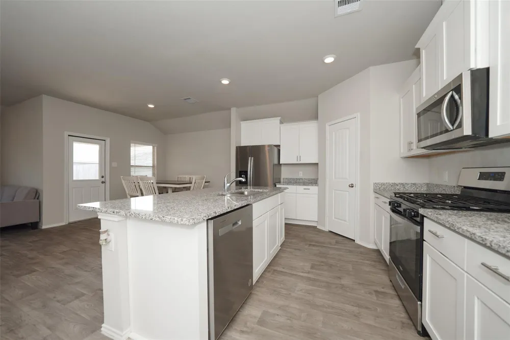 2407 Divot Lane Navasota, TX 77868