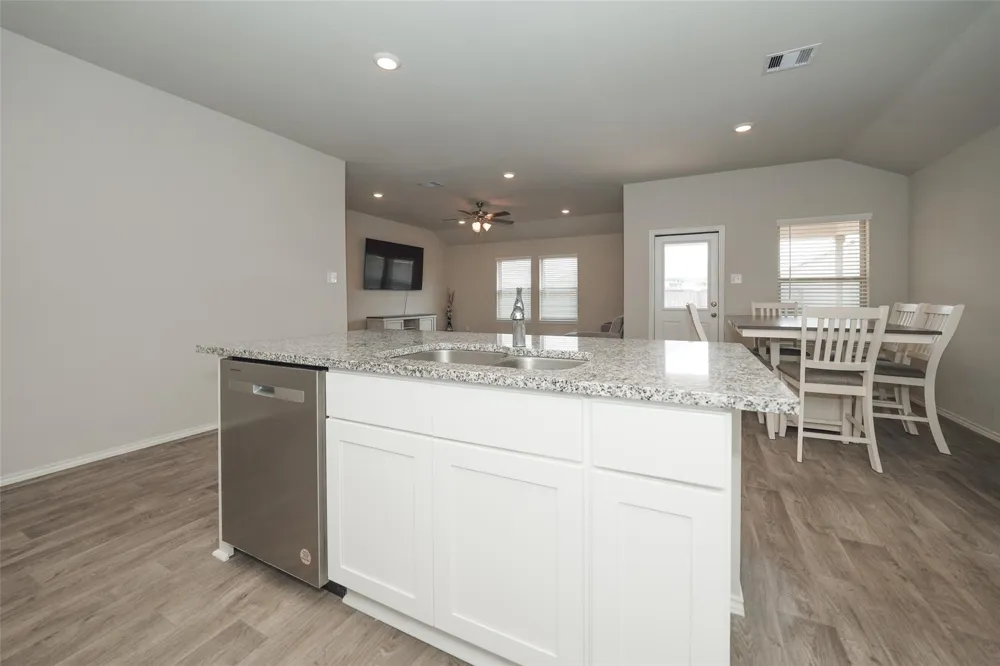 2407 Divot Lane Navasota, TX 77868