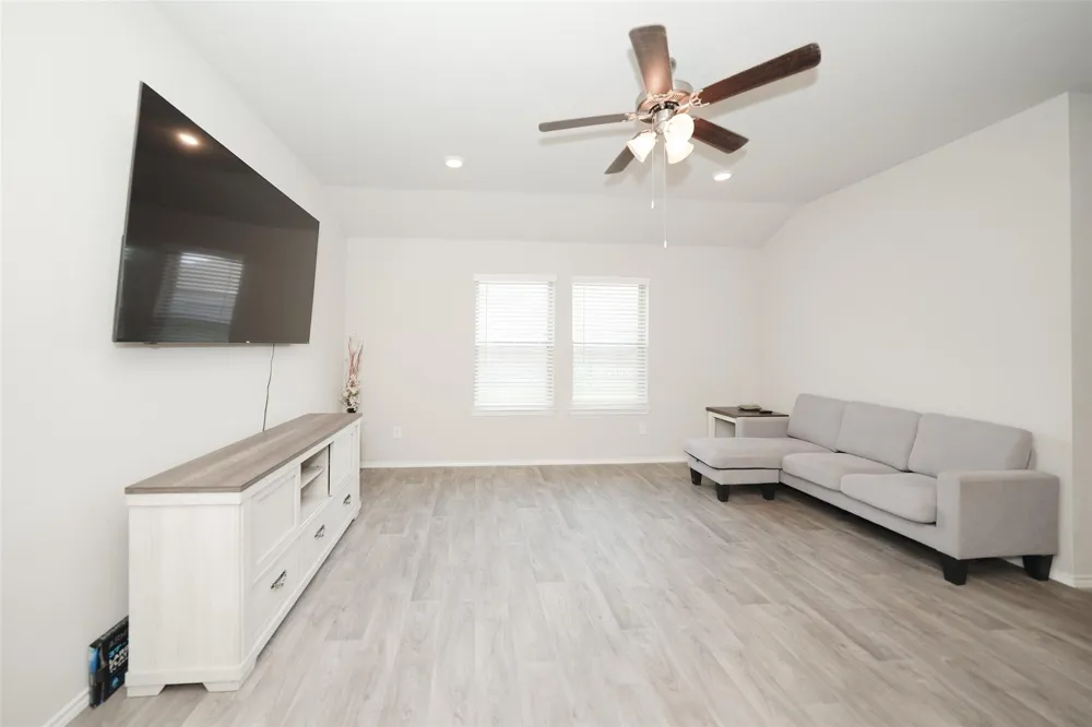 2407 Divot Lane Navasota, TX 77868