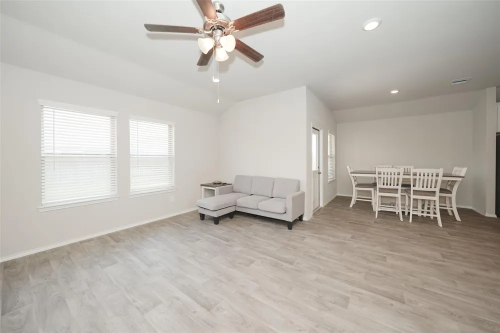 2407 Divot Lane Navasota, TX 77868