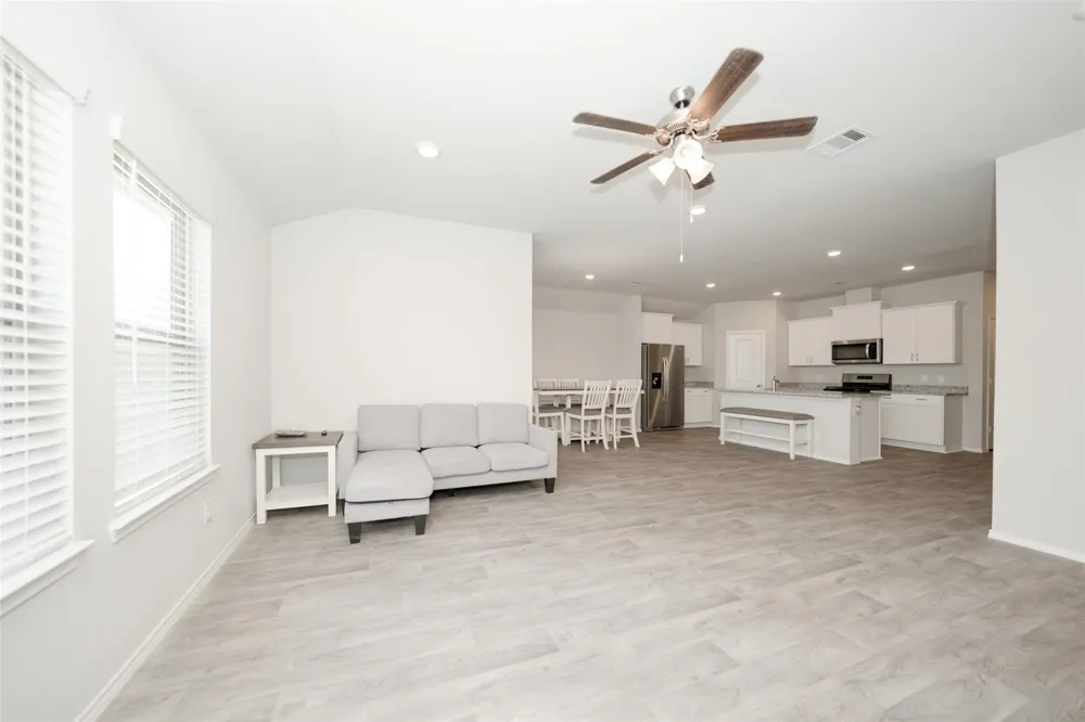 2407 Divot Lane Navasota, TX 77868