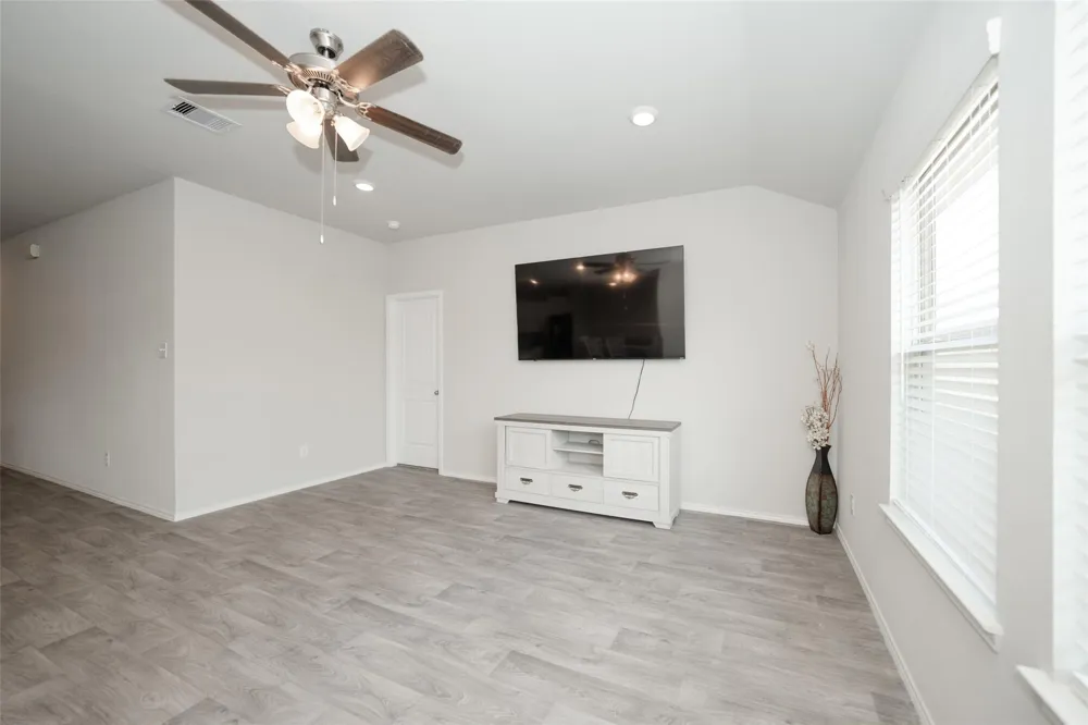 2407 Divot Lane Navasota, TX 77868