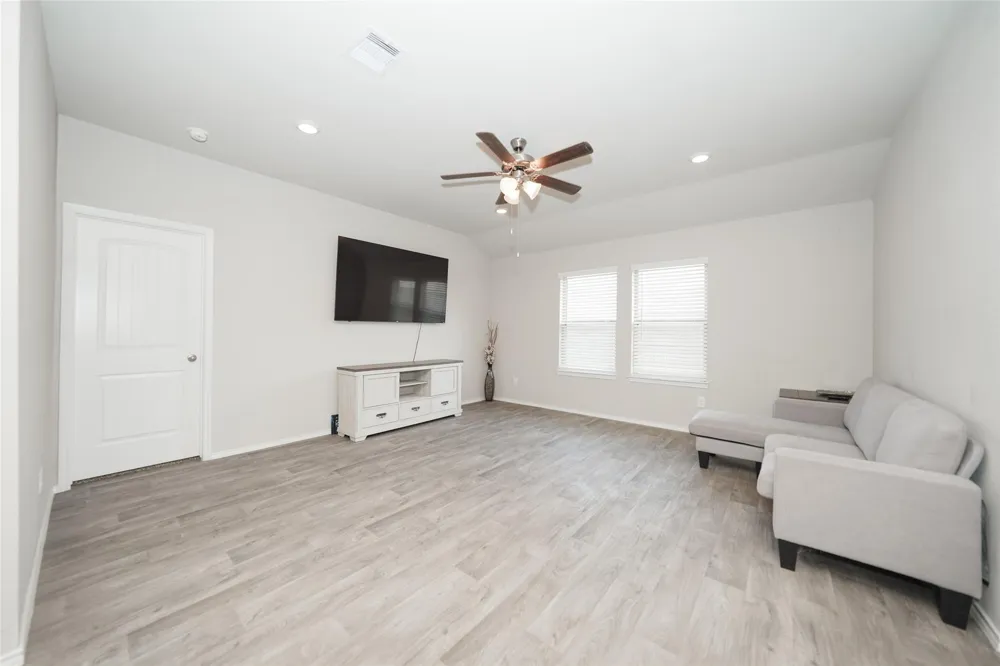 2407 Divot Lane Navasota, TX 77868