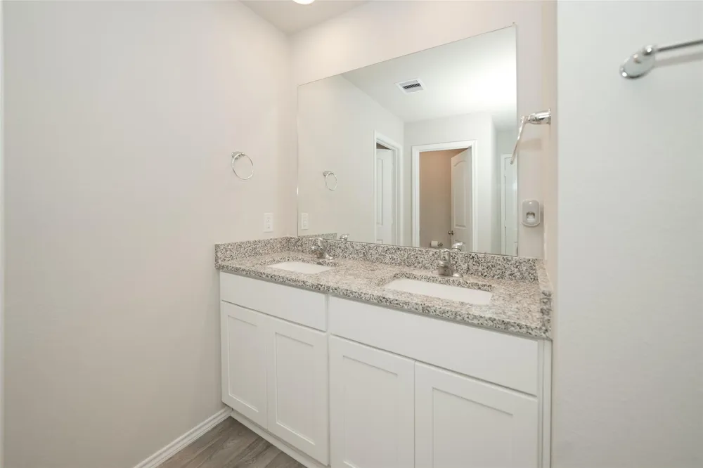 2407 Divot Lane Navasota, TX 77868
