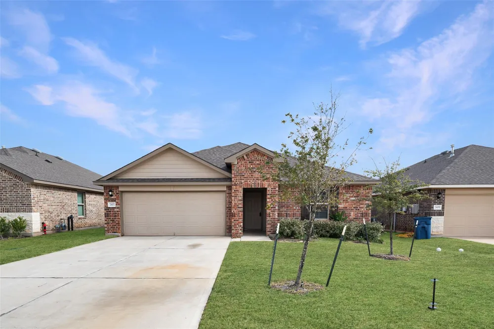 2407 Divot Lane Navasota, TX 77868