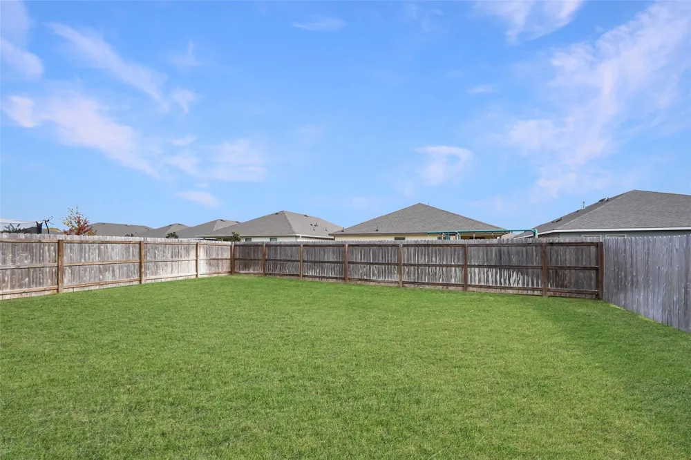 2407 Divot Lane Navasota, TX 77868