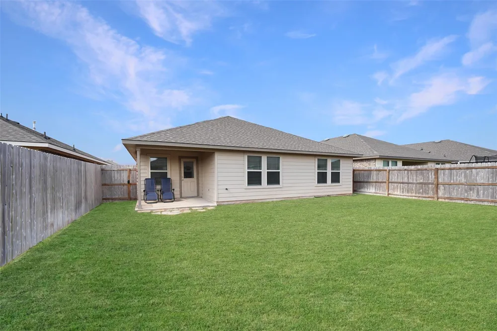 2407 Divot Lane Navasota, TX 77868