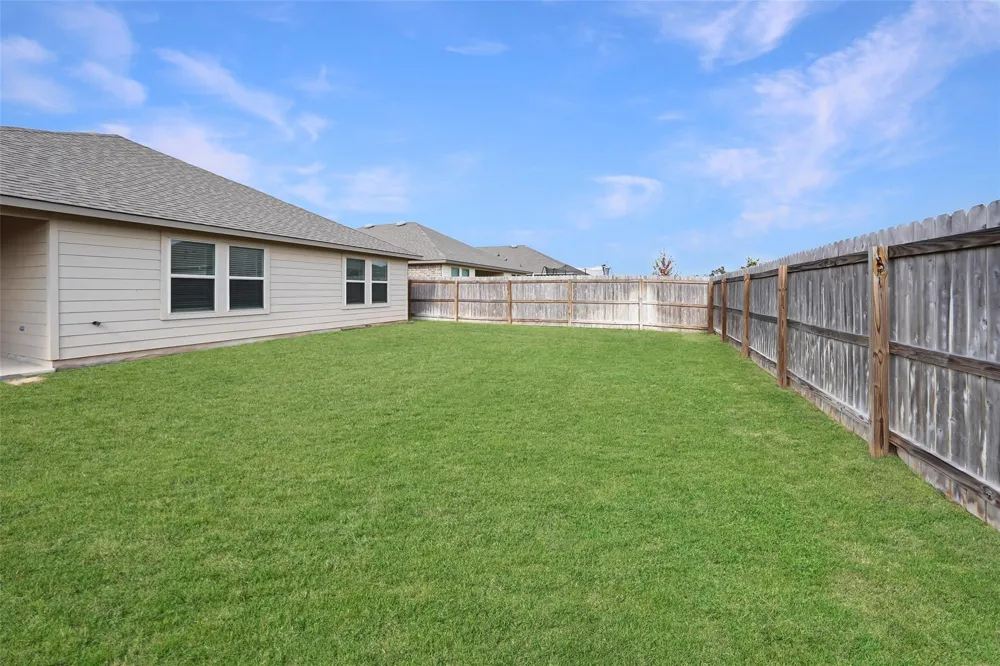2407 Divot Lane Navasota, TX 77868