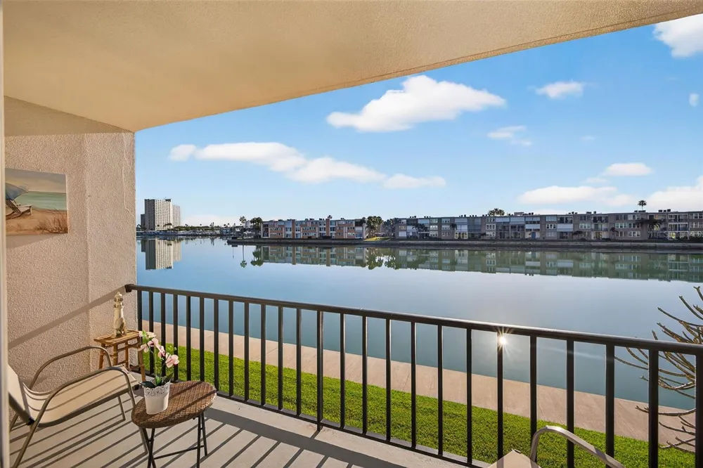 7625 SUN ISLAND DRIVE S #207 South Pasadena, FL 33707