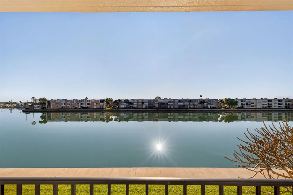7625 SUN ISLAND DRIVE S #207 South Pasadena, FL 33707