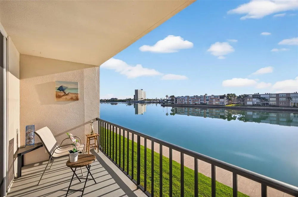 7625 SUN ISLAND DRIVE S #207 South Pasadena, FL 33707