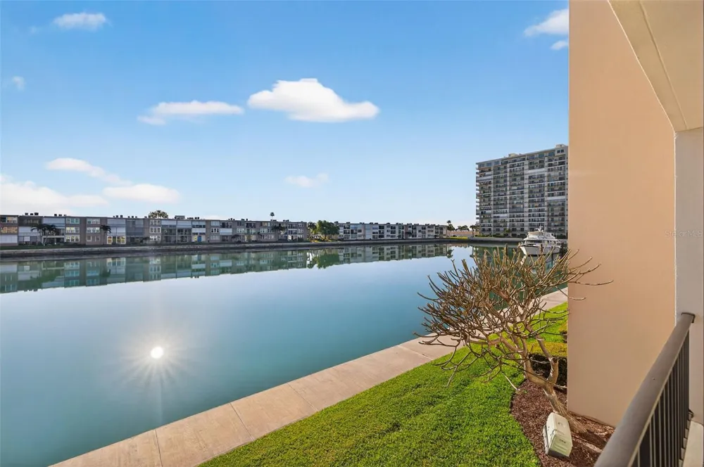 7625 SUN ISLAND DRIVE S #207 South Pasadena, FL 33707