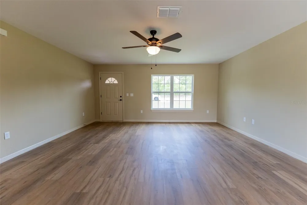33 FISHER WAY COURSE Ocklawaha, FL 32179