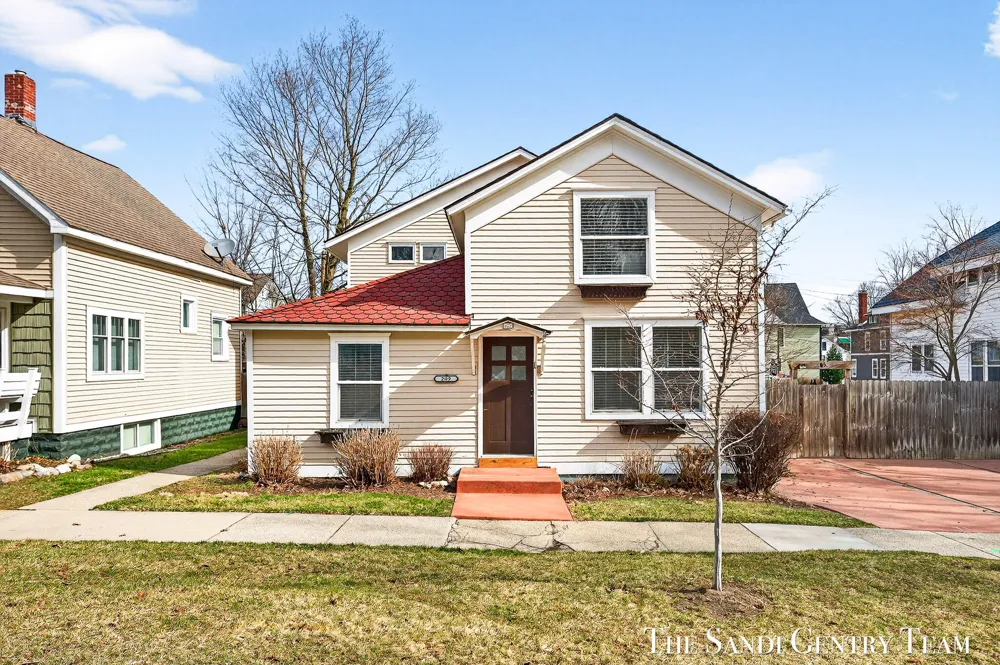 209 Clinton Avenue Grand Haven City, MI 49417