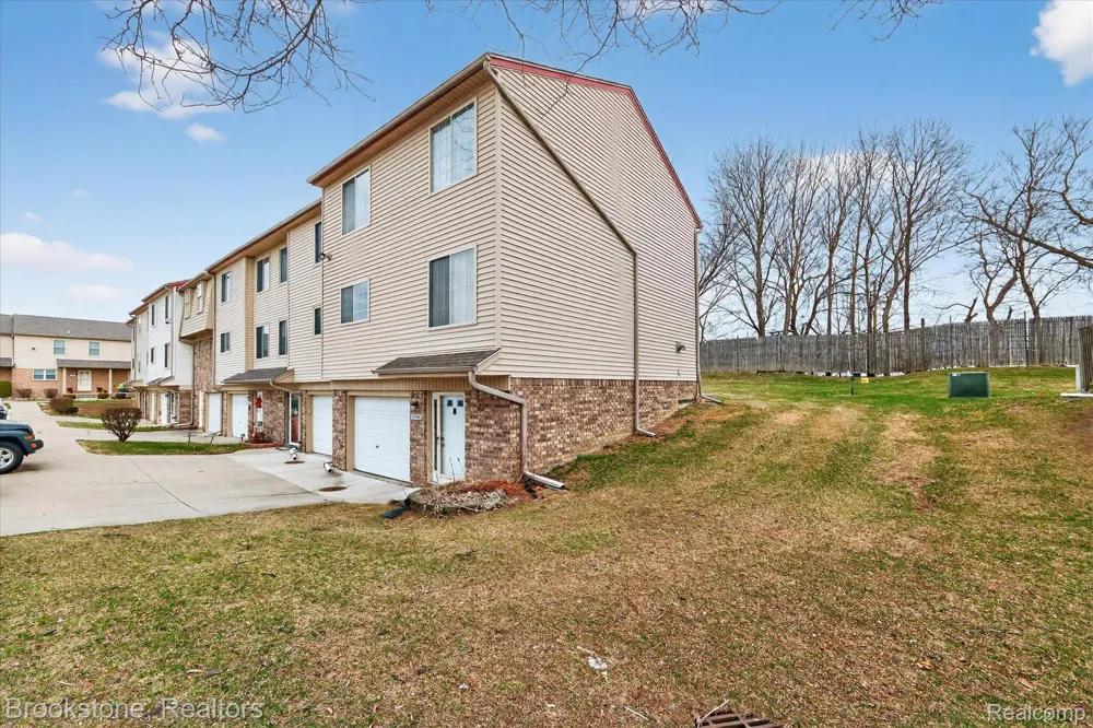 37744 Charter Oaks Boulevard #397 Clinton Charter Township, MI 48036