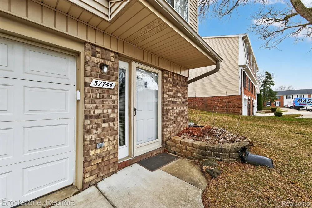 37744 Charter Oaks Boulevard #397 Clinton Charter Township, MI 48036