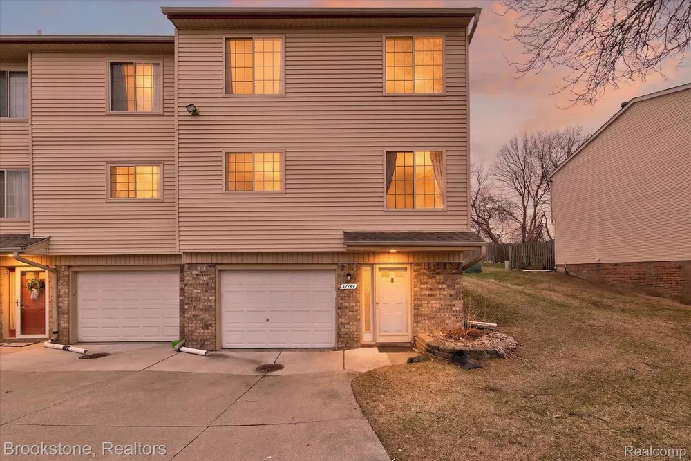 37744 Charter Oaks Boulevard #397 Clinton Charter Township, MI 48036