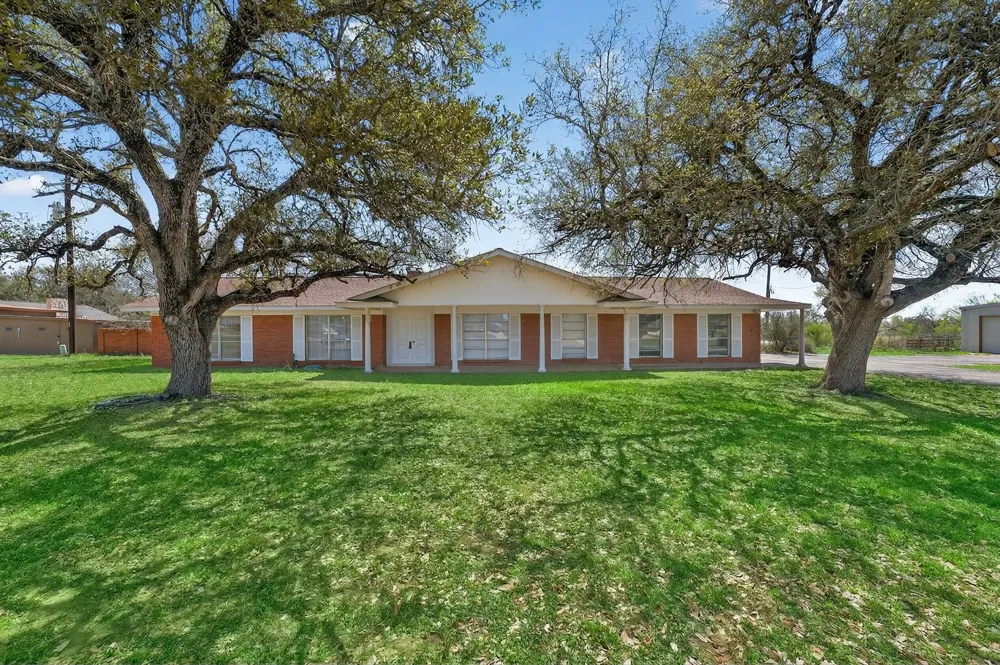 514 Hospital Boulevard Floresville, TX 78114