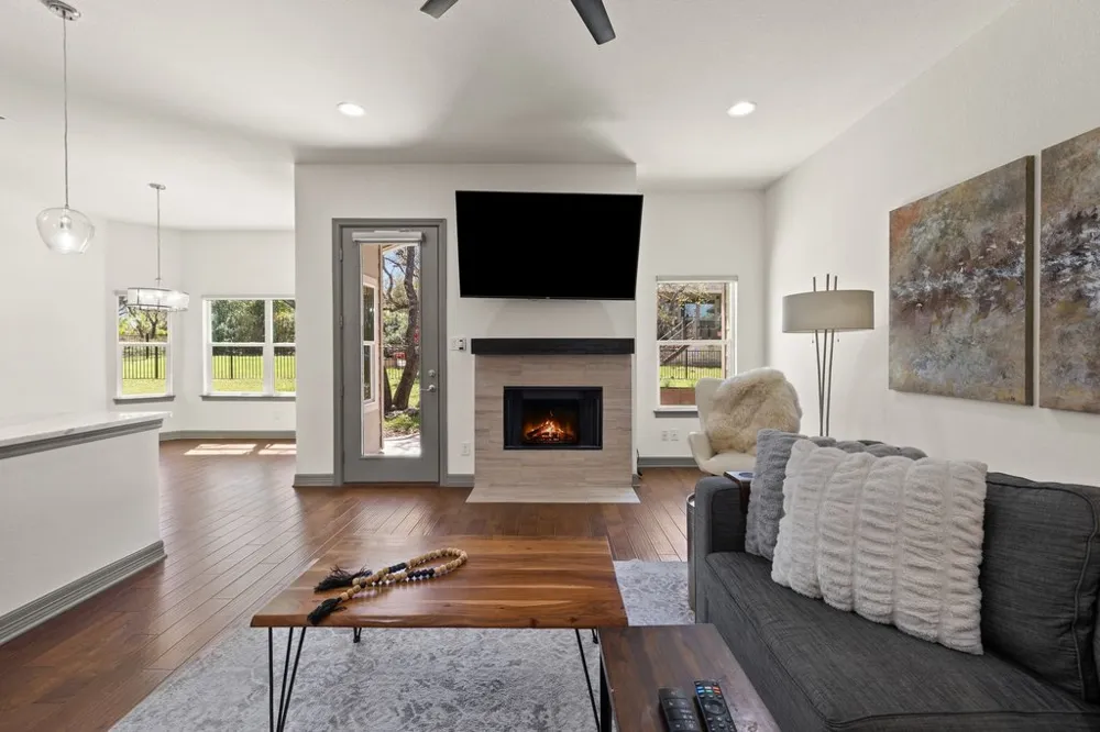338 Coventry Road Spicewood, TX 78669