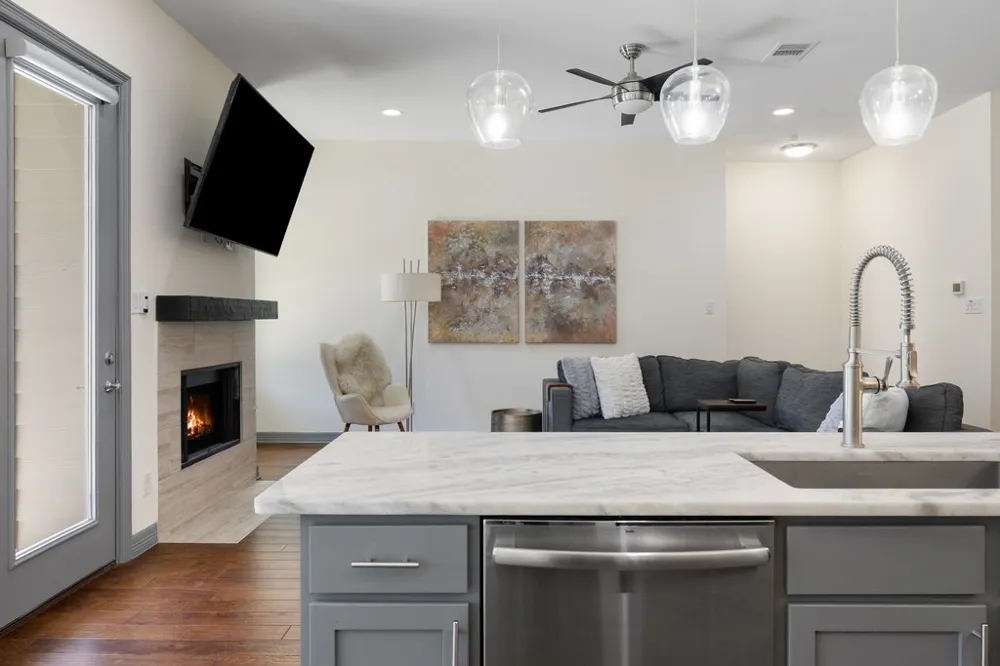 338 Coventry Road Spicewood, TX 78669