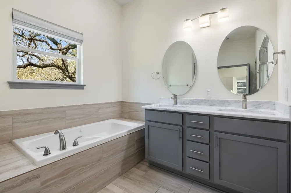 338 Coventry Road Spicewood, TX 78669