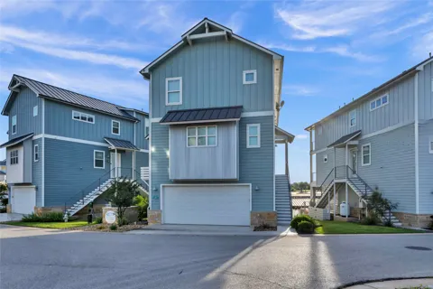 200 Marina Bluff