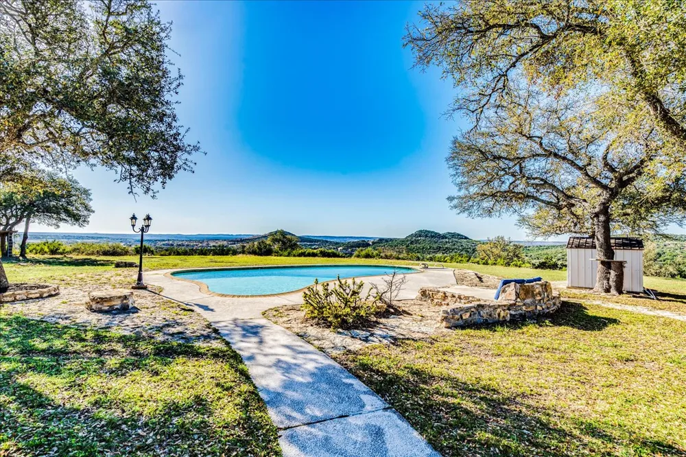 9763 Ranch Road 1623 Blanco, TX 78606