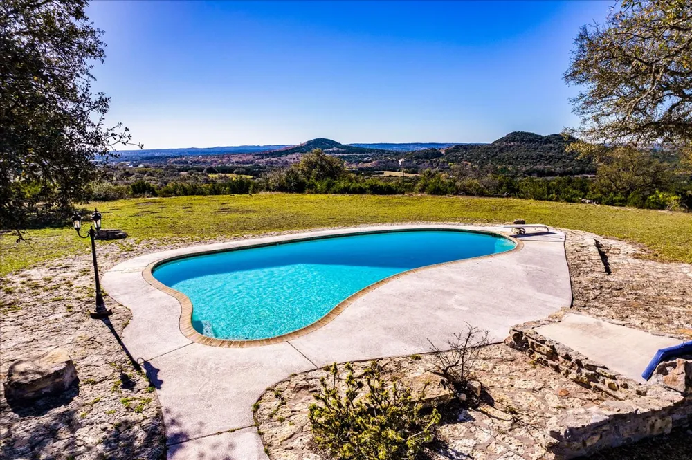 9763 Ranch Road 1623 Blanco, TX 78606
