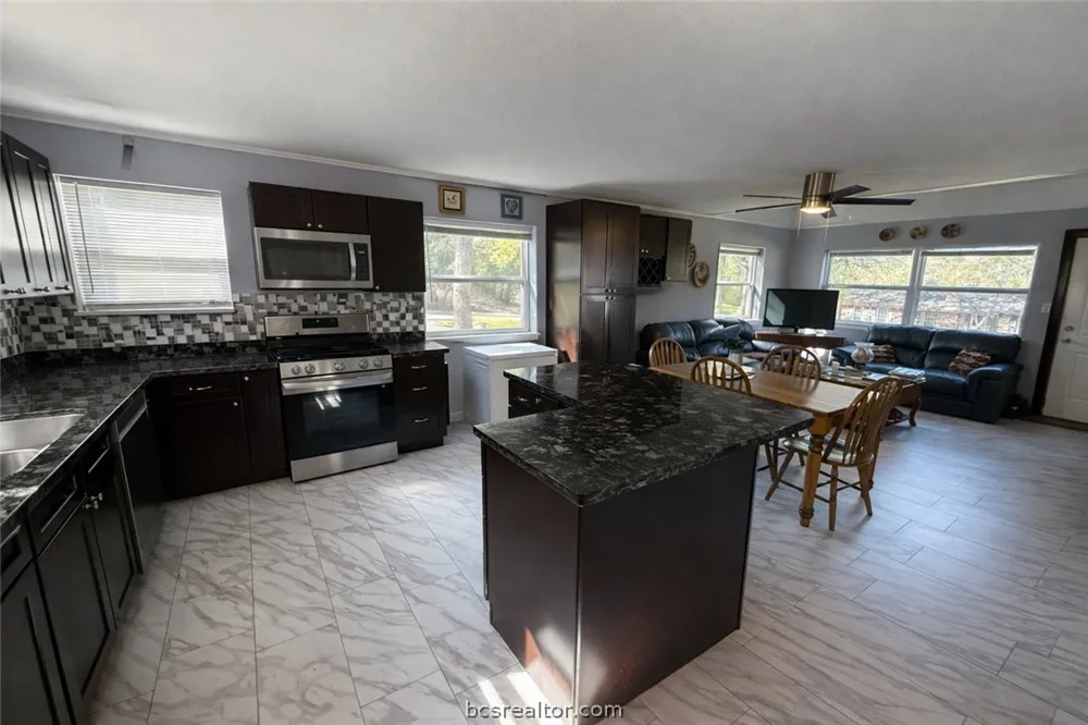 40 Hawaii Lane Hilltop Lakes, TX 77871