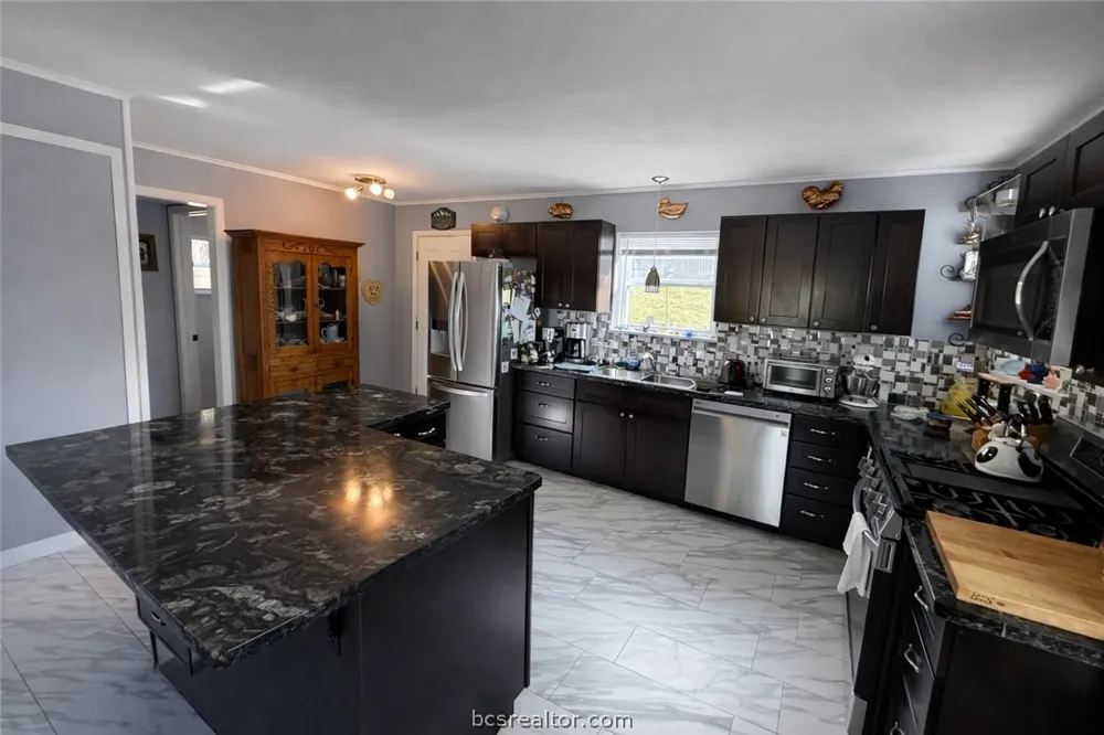 40 Hawaii Lane Hilltop Lakes, TX 77871