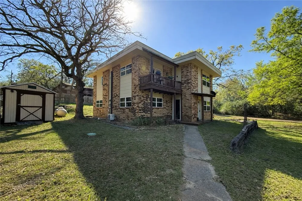 40 Hawaii Lane Hilltop Lakes, TX 77871