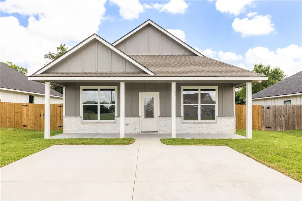 1800 Brookhaven Street Bryan, TX 77803