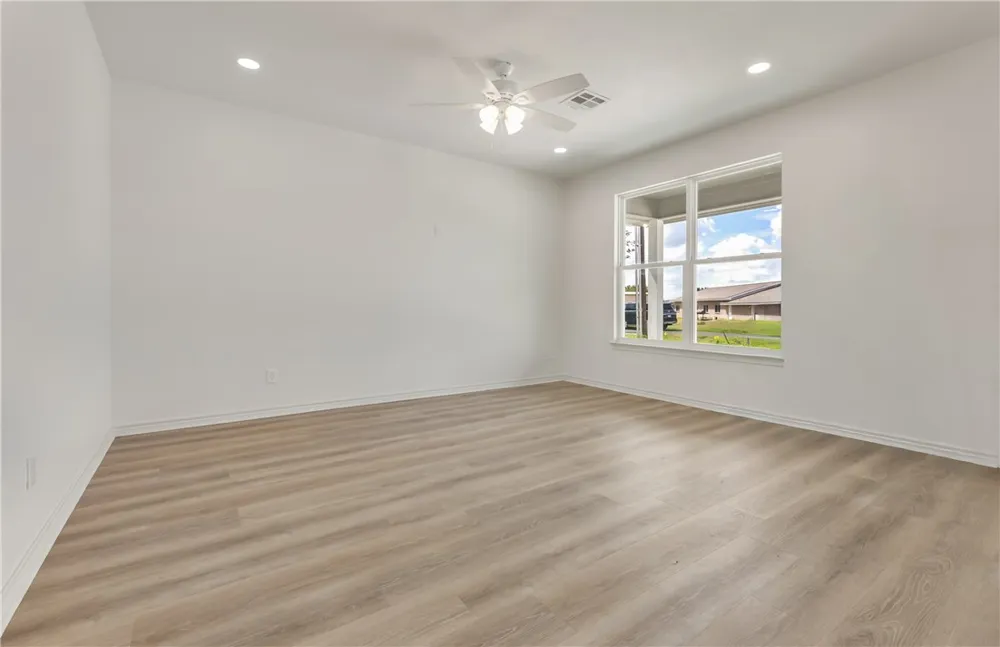 1800 Brookhaven Street Bryan, TX 77803