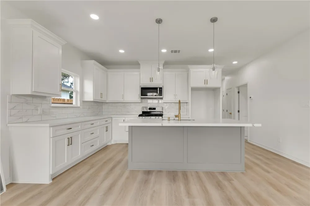 1800 Brookhaven Street Bryan, TX 77803