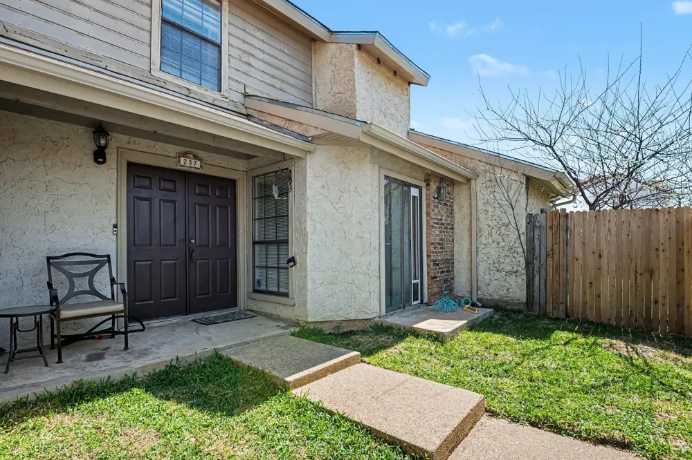 237 Shady Lane Drive Fort Worth, TX 76112