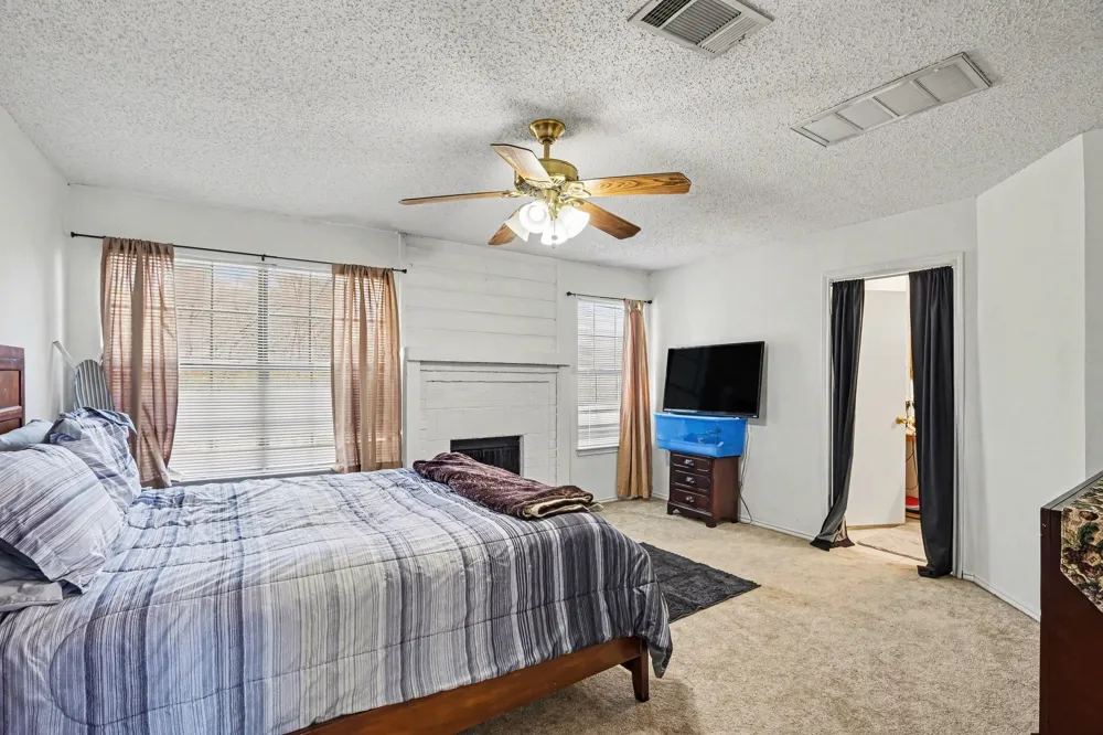 237 Shady Lane Drive Fort Worth, TX 76112